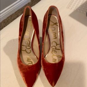 Sam Edelman burnt orange velvet “Hazel” pumps